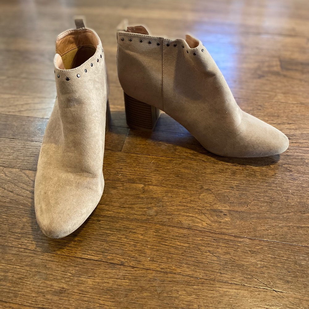 NY&C Studded Suede Tan Booties